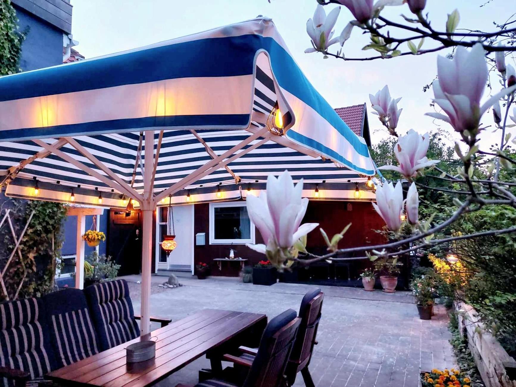 Guesthouse 'Blue House' In Vintage Villa&Garden Копенхаген Екстериор снимка